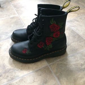 Dr Martens 1460 Vonda 8-Eye Boot (Women's)